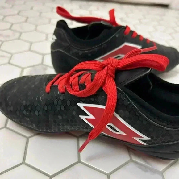 Lotto Storm Kids' Firm Ground Soccer Cleats/Shoes,  Black/Red, Sz 1 - Picture 2 of 4